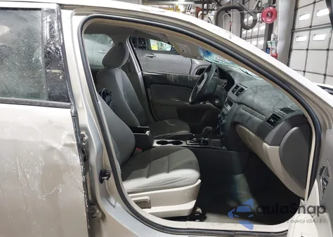 2010 Ford Fusion S z USA, uszkodzony, nr VIN 3FAHP0GA3AR429931